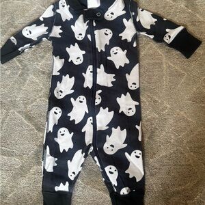 Hanna Andersson Black and White Ghost Print Footies